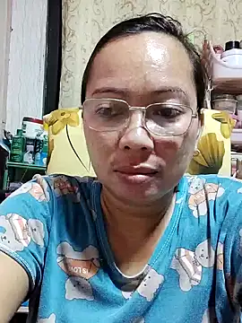 Snapshot of asianwet4u chatting on 02.05.25 asianwet4u online show from 02.05.25