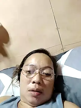 Snapshot of asianwet4u chatting on 02.15.25 asianwet4u online show from 02.15.25