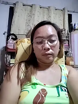 Snapshot of asianwet4u chatting on 03.04.25 asianwet4u online show from 03.04.25