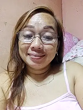 Snapshot of asianwet4u chatting on 10.04.25 asianwet4u online show from 10.04.25