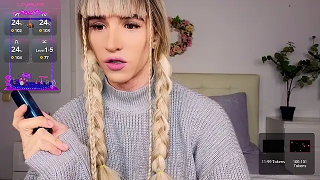 Snapshot of HelenSpellman chatting on 12.05.24 HelenSpellman online show from 12.05.24