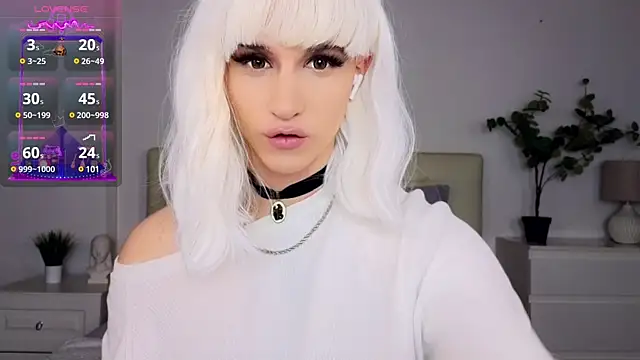 Snapshot of HelenSpellman chatting on 12.17.24 HelenSpellman online show from 12.17.24