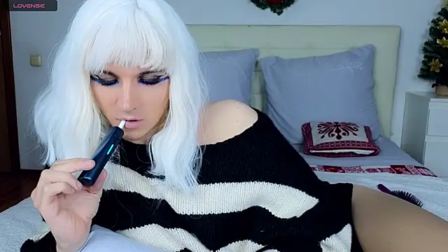 Snapshot of HelenSpellman chatting on 01.09.25 HelenSpellman online show from 01.09.25