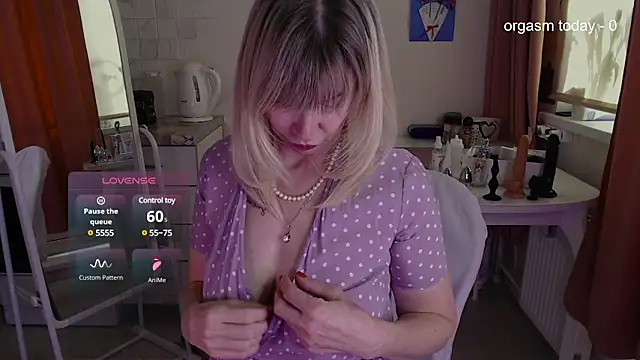 JuliaVilnet online show from 03.11.25