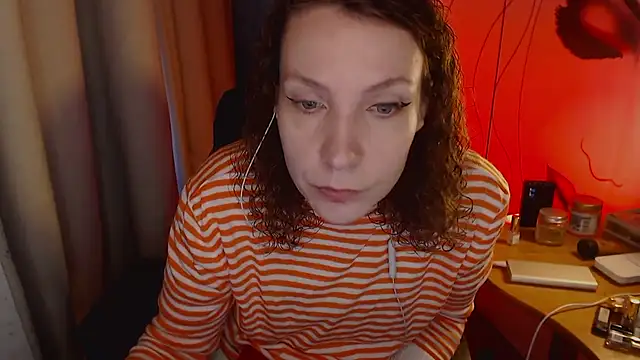 Snapshot of JohansonKatie chatting on 01.17.25 JohansonKatie online show from 01.17.25