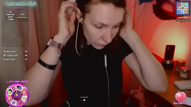 Snapshot of JohansonKatie chatting on 02.25.25 JohansonKatie online show from 02.25.25