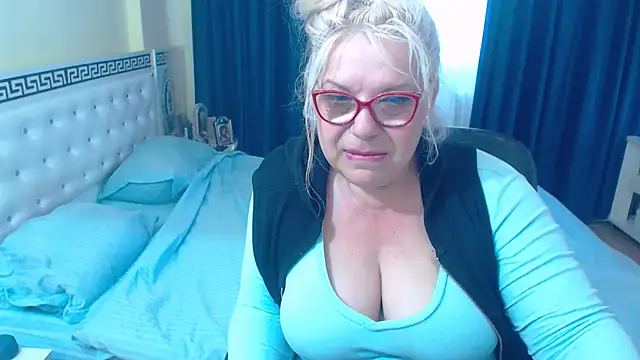 Snapshot of SonyaHotMilf chatting on 05.15.26 SonyaHotMilf online show from 05.15.26