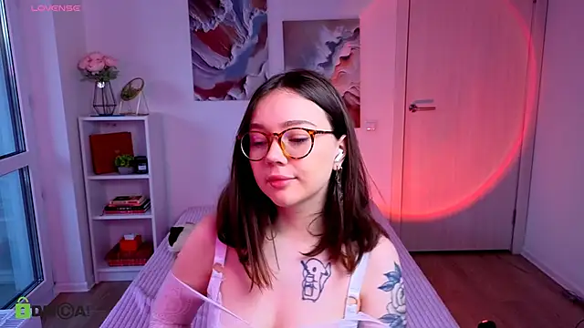 MilenaSaint online show from 09.28.25