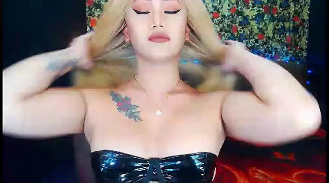 Snapshot of KylieMaxwellCaulfield_TS chatting on 12.04.24 KylieMaxwellCaulfield TS online show from 12.04.24