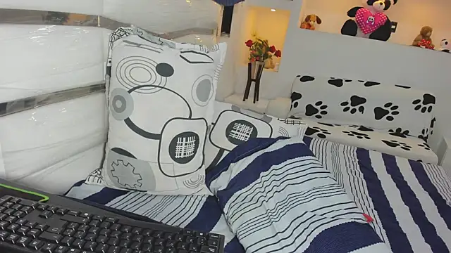 Snapshot of yina-rosse chatting on 05.12.26 yina-rosse online show from 05.12.26