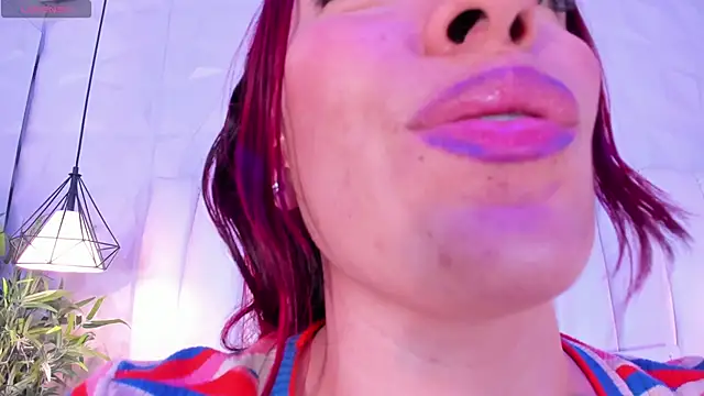 Snapshot of naughty_flower18 chatting on 12.21.24 naughty flower18 online show from 12.21.24
