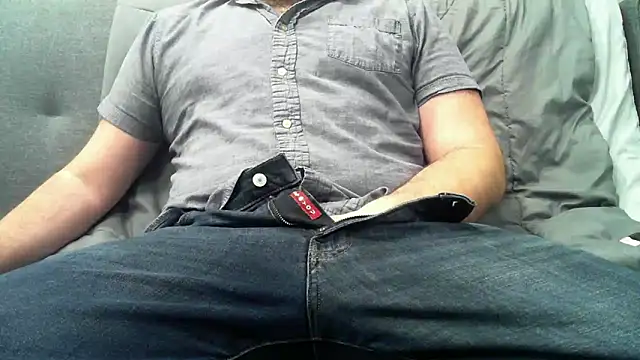 Snapshot of holeymoley25 chatting on 03.07.25 holeymoley25 online show from 03.07.25