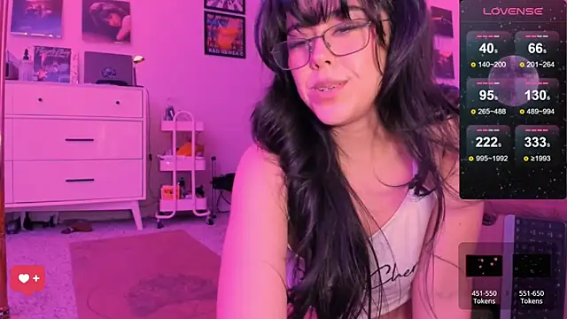 Snapshot of Evie-Luna chatting on 02.04.25 Evie-Luna online show from 02.04.25