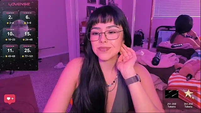 Snapshot of Evie-Luna chatting on 03.01.25 Evie-Luna online show from 03.01.25