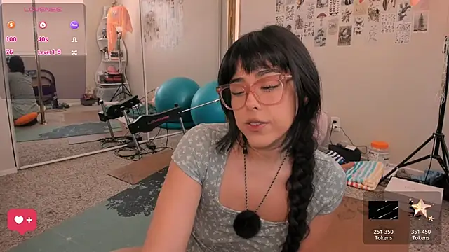 Snapshot of Evie-Luna chatting on 06.13.26 Evie-Luna online show from 06.13.26
