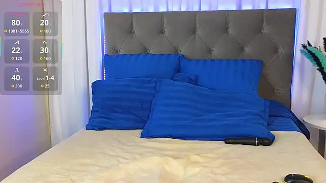 Ariana Petite online show from 12.18.25