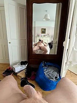 Snapshot of theSecretBallerino chatting on 02.21.25 theSecretBallerino online show from 02.21.25