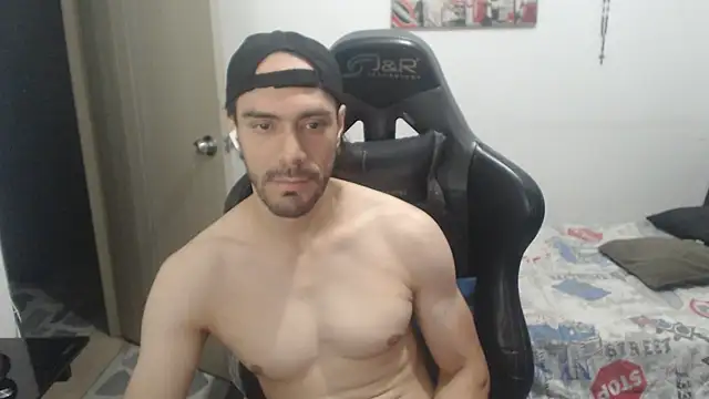 Snapshot of samuelgarcia_ chatting on 07.25.26 samuelgarcia online show from 07.25.26