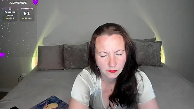 Snapshot of AliceeShy chatting on 07.25.26 AliceeShy online show from 07.25.26