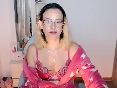 Snapshot of BOREAL_MOON chatting on 04.28.26 BOREAL MOON online show from 04.28.26