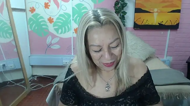 Snapshot of ZAMANTHA chatting on 04.28.26 ZAMANTHA online show from 04.28.26