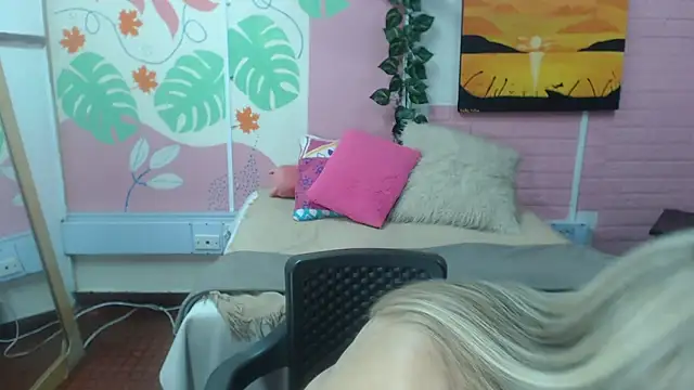 Snapshot of ZAMANTHA chatting on 05.28.26 ZAMANTHA online show from 05.28.26