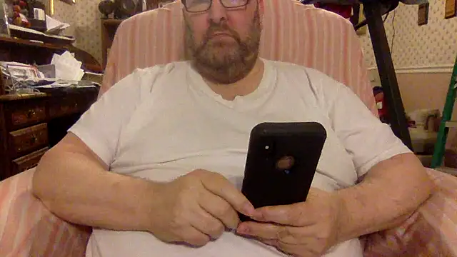 Snapshot of Drwhocares chatting on 04.15.26 Drwhocares online show from 04.15.26