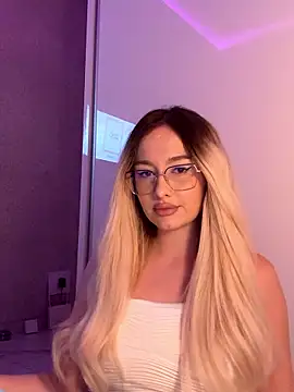 Snapshot of mollyxxx chatting on 01.08.26 mollyxxx online show from 01.08.26