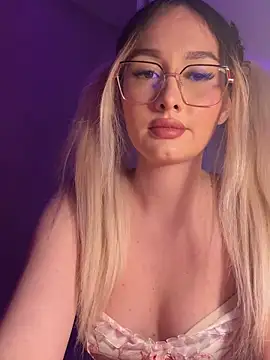 Snapshot of mollyxxx chatting on 02.03.26 mollyxxx online show from 02.03.26