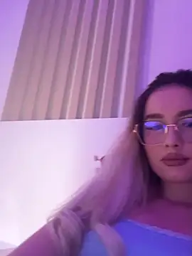 Snapshot of mollyxxx chatting on 02.04.26 mollyxxx online show from 02.04.26