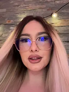 Snapshot of mollyxxx chatting on 02.21.26 mollyxxx online show from 02.21.26