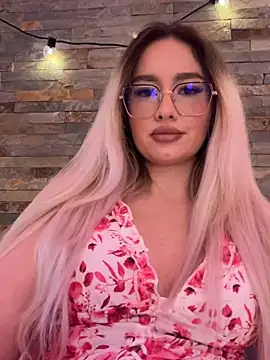 Snapshot of mollyxxx chatting on 02.23.26 mollyxxx online show from 02.23.26