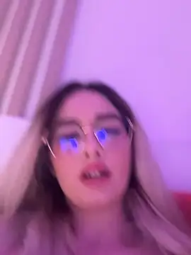 Snapshot of mollyxxx chatting on 02.28.26 mollyxxx online show from 02.28.26