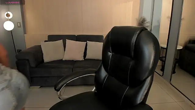 MiaRoberts1 online show from 12.05.25