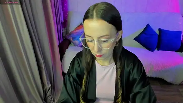 CurlySteph online show from 11.17.25