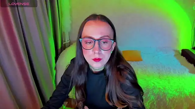 Snapshot of CurlySteph chatting on 02.11.26 CurlySteph online show from 02.11.26