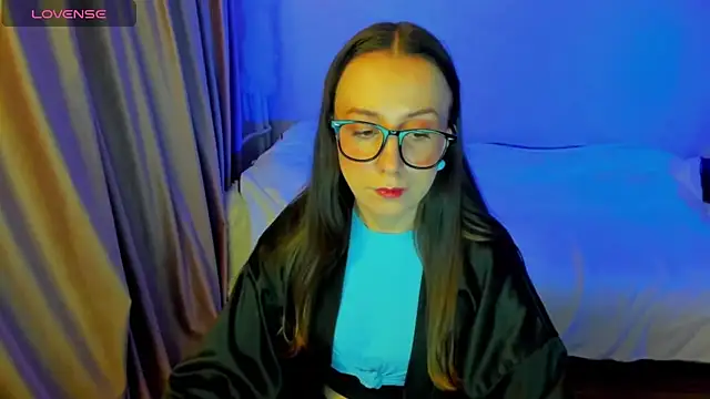 Snapshot of CurlySteph chatting on 03.04.26 CurlySteph online show from 03.04.26