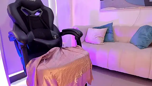 SaraParker  online show from 02.18.25