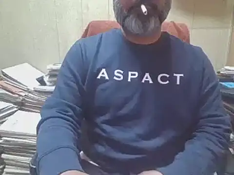 Snapshot of hairymaster95 chatting on 11.16.25 hairymaster95 online show from 11.16.25