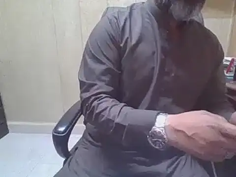 Snapshot of hairymaster95 chatting on 11.24.25 hairymaster95 online show from 11.24.25