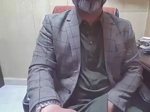 Snapshot of hairymaster95 chatting on 11.28.25 hairymaster95 online show from 11.28.25