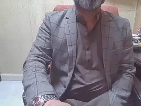 Snapshot of hairymaster95 chatting on 12.01.25 hairymaster95 online show from 12.01.25