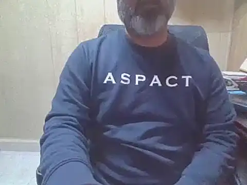 Snapshot of hairymaster95 chatting on 12.14.25 hairymaster95 online show from 12.14.25