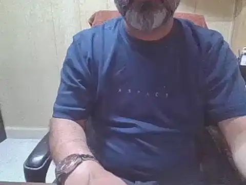 Snapshot of hairymaster95 chatting on 03.12.26 hairymaster95 online show from 03.12.26