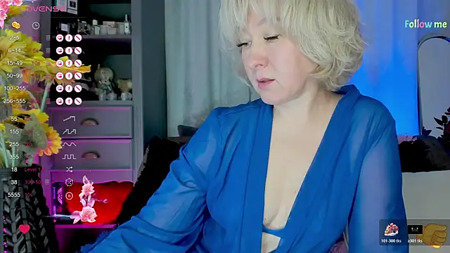 Snapshot of Mia_Wintermood chatting on 11.05.25 Mia Wintermood online show from 11.05.25