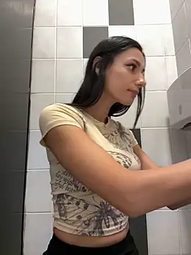 Snapshot of _MiaQueen_ chatting on 09.26.25  MiaQueen  online show from 09.26.25