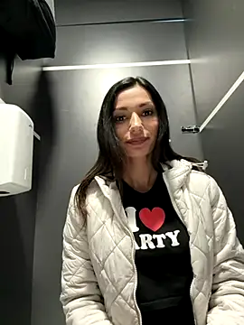 Snapshot of _MiaQueen_ chatting on 10.06.25  MiaQueen  online show from 10.06.25