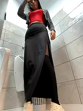 Snapshot of _MiaQueen_ chatting on 10.12.25  MiaQueen  online show from 10.12.25