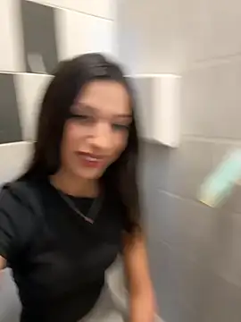 Snapshot of _MiaQueen_ chatting on 11.01.25  MiaQueen  online show from 11.01.25