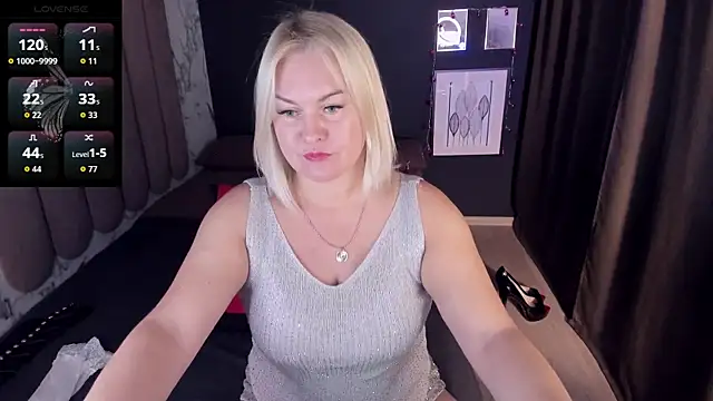 YolandaKiss online show from 10.23.25